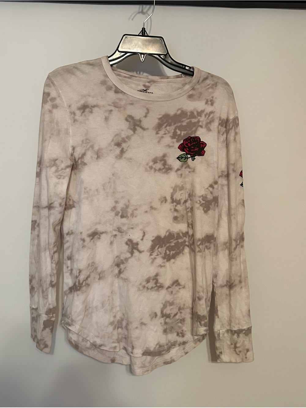 Hollister Beige Gray Tie-Dye Long Sleeve Tee with Red Rose Patch